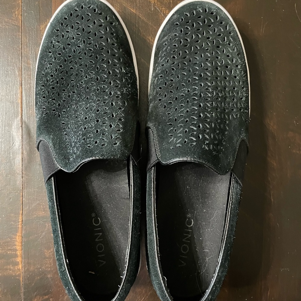 Vionic slip-on shoes - Picture 2 of 3